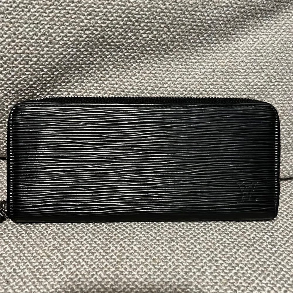 Authentic Louis Vuitton Epi Black Zippy Wallet Skinny
